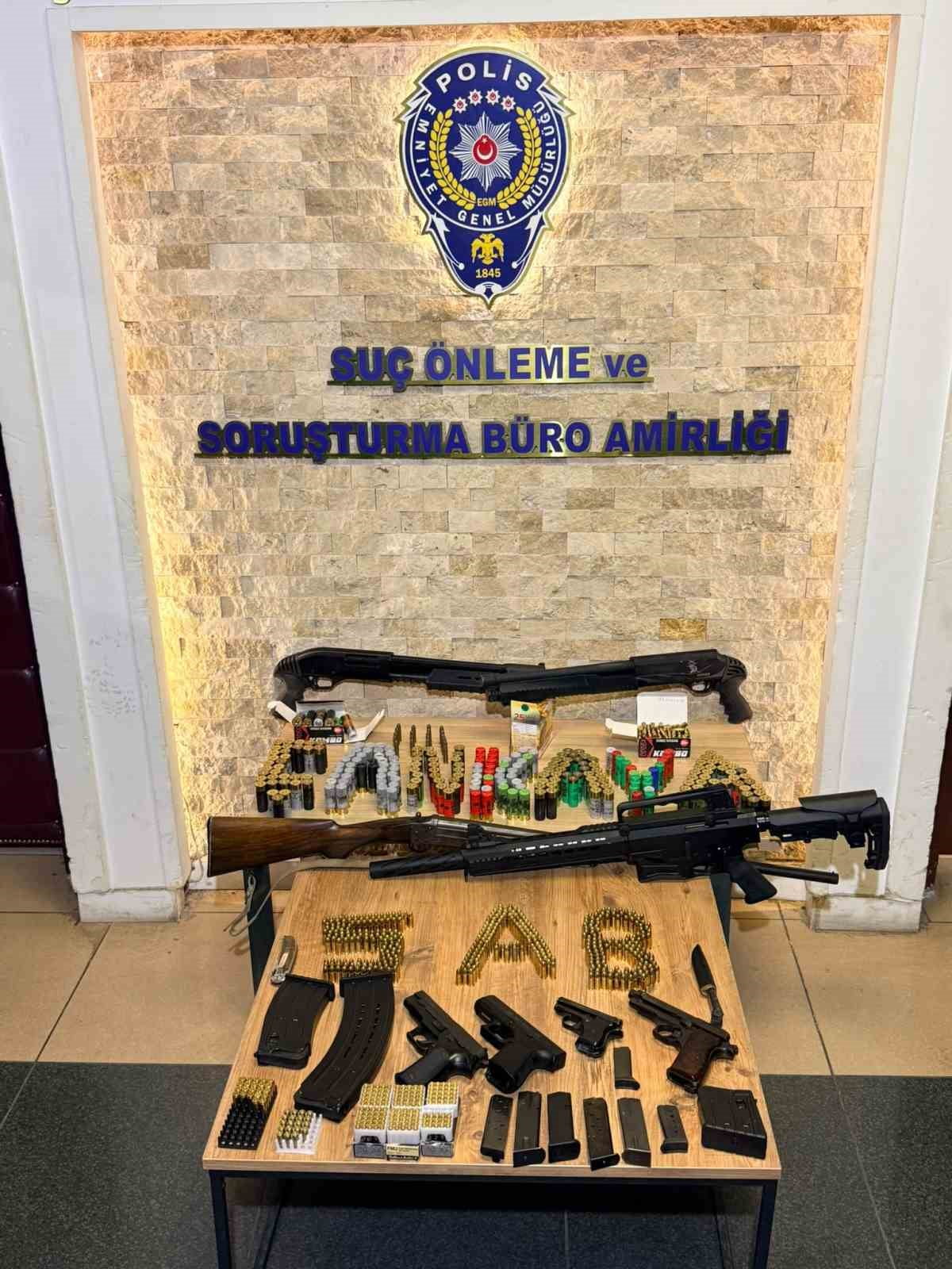 ANKARA'NIN ÇANKAYA İLÇESİNDE BİR DÜĞÜNDE HAVAYA ATEŞ AÇAN 6 ŞÜPHELİ GÖZALTINA ALINARAK ADLİYEYE...