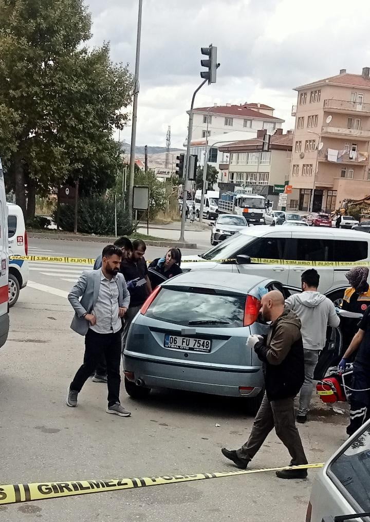 ANKARA'NIN ÇUBUK İLÇESİNDE 2 KİŞİ, PARK HALİNDEKİ OTOMOBİLDE ÖLÜ BULUNDU.