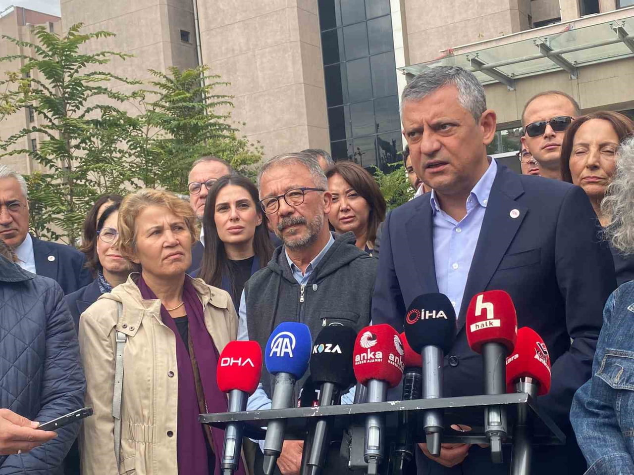 ANKARA ADLİYESİ'NDE GÖRÜLEN GAR SALDIRISI DAVASINI TAKİP EDEN  YENİ PARTİ GENEL BAŞKANI ÖZGÜR...