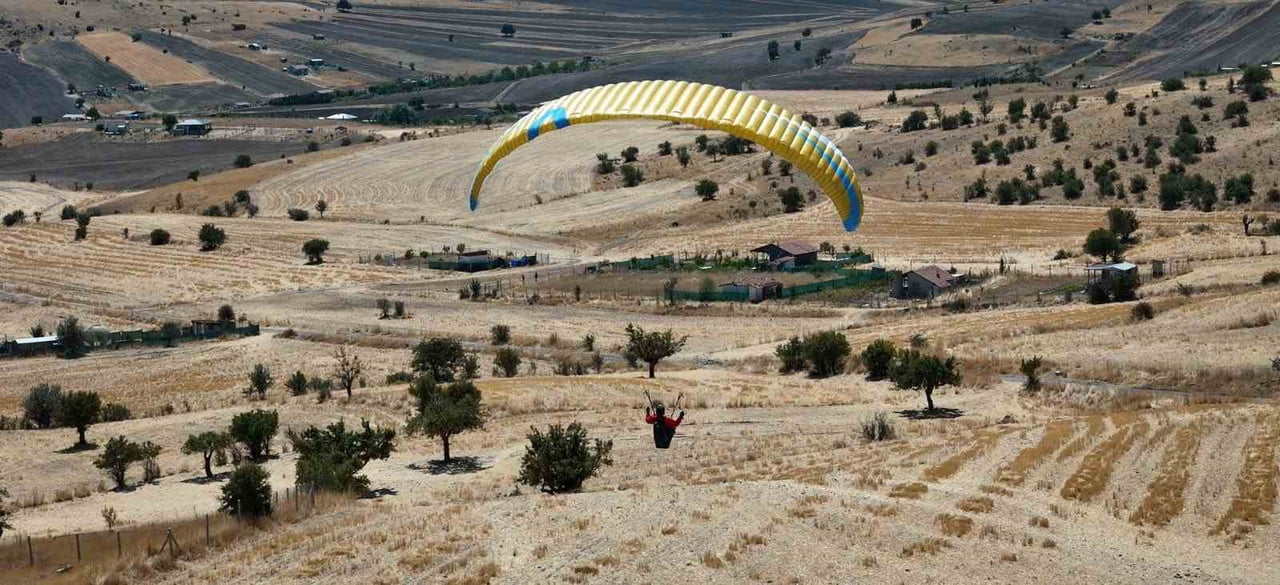 ANKARA’DA GAYRİMENKUL DANIŞMANI BEKİR KUTLAR, TÜRKİYE’NİN FARKLI DAĞLARINA TIRMANDIKTAN SONRA...