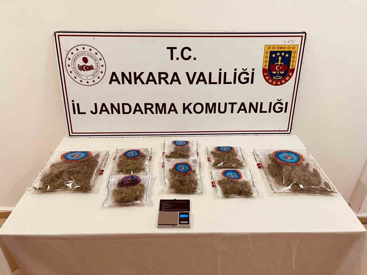 ANKARA’DA JANDARMA EKİPLERİNCE İKİ FARKLI İLÇEDE İCRA EDİLEN NARKOTİK  OPERASYONLARINDA FARKLI...