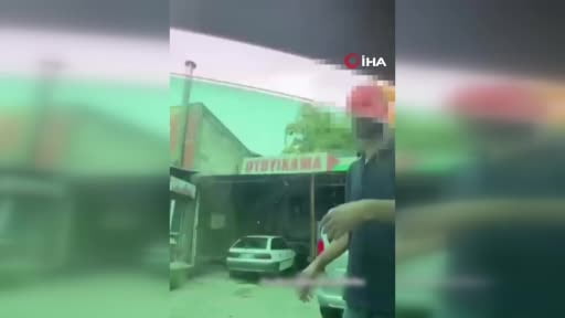 Ankara’da park yeri tartışması sonucu bir aracın lastikleri patlatıldı... O anlar kamerada