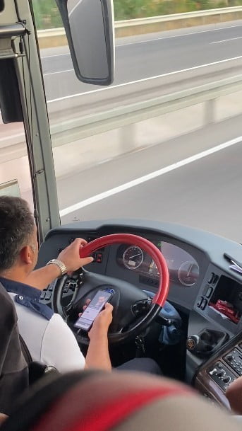 ANKARA’DAN ANTALYA SEFERİNİ YAPAN ISPARTA PETROL TURİZM’E AİT YOLCU OTOBÜSÜNÜN ŞOFÖRÜ SEYİR...