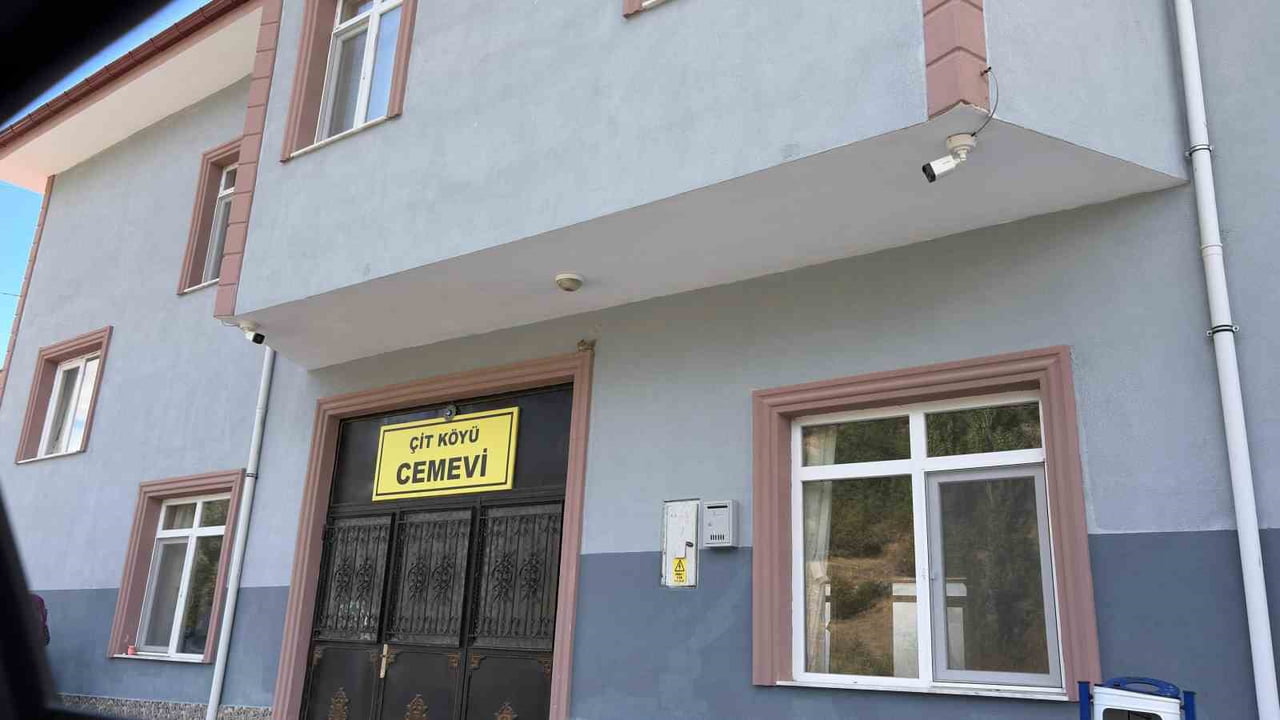 ANKARA’NIN ÇUBUK İLÇESİNDE PARK HALİNDEKİ OTOMOBİLDE ARKADAŞI EMRE AKTUNÇ (37) İLE BİRLİKTE ÖLÜ...