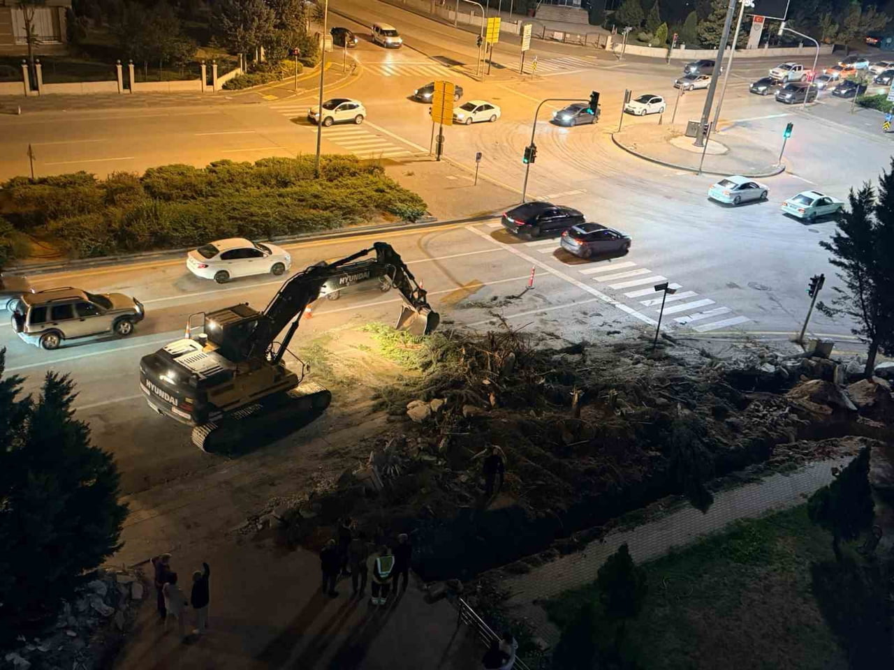ANKARA’NIN ETİMESGUT İLÇESİNDE YOL GENİŞLETME ÇALIŞMASI KAPSAMINDA 11 ADET AĞACIN KESİLMESİNE...