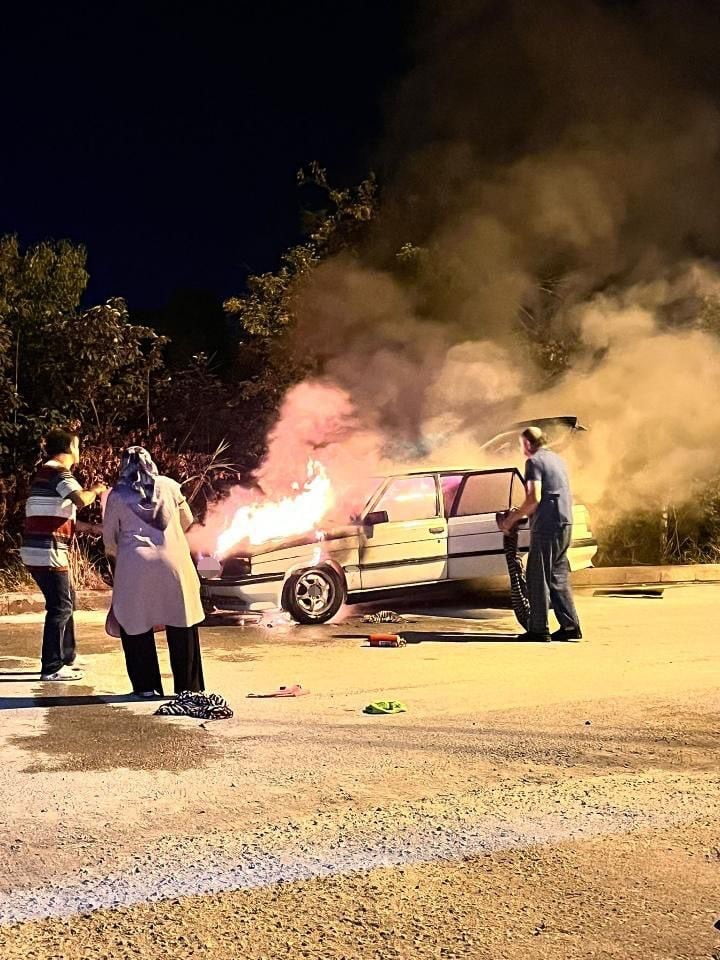 ANKARA’NIN PURSAKLAR İLÇESİNDE SEYİR HALİNDEKİ BİR ARAÇTA ÇIKAN YANGINDA,  ARAÇ KULLANILAMAZ HALE...