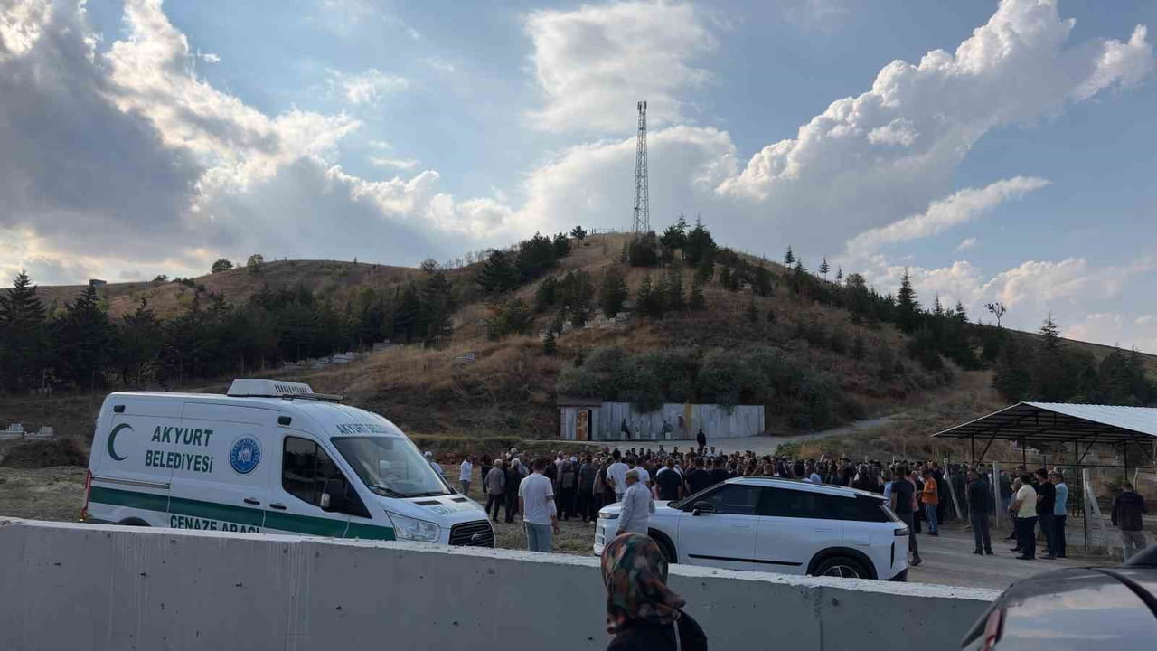 ANKARA’NIN YENİMAHALLE İLÇESİNDE BİR APARTMAN DAİRESİNDE CANSIZ BEDENLERİ BULUNAN 3 KİŞİDEN KARDEŞ...