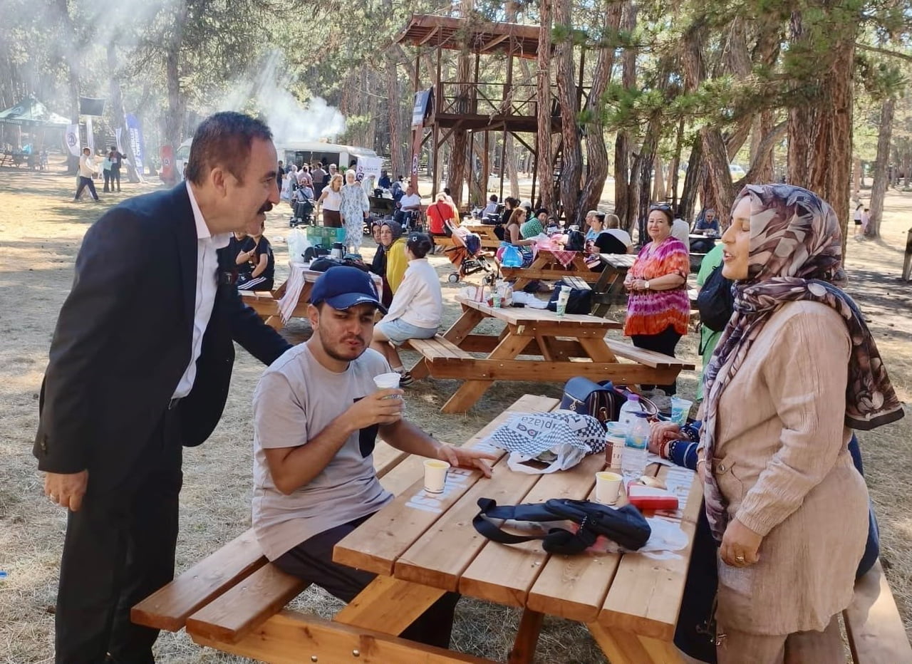 ANKARALILAR VE ANKARA’YA HİZMET EDENLER DERNEĞİ (AHİD) TARAFINDAN DÜZENLENEN ‘ENGELSİZ YAŞAM...
