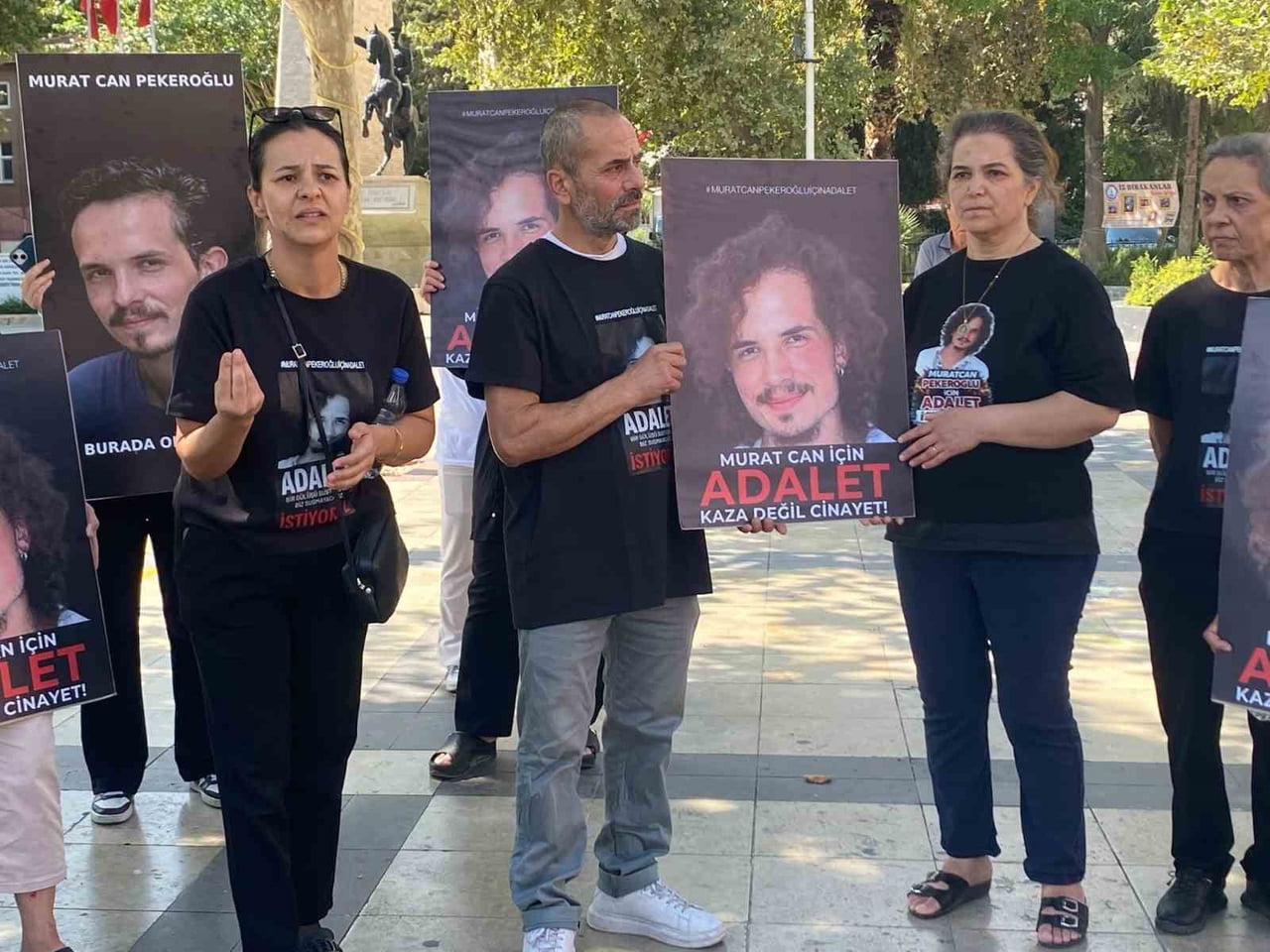 ANNE MAKBULE PEKEROĞLU (SOLDA), KARARI ELEŞTİRDİ