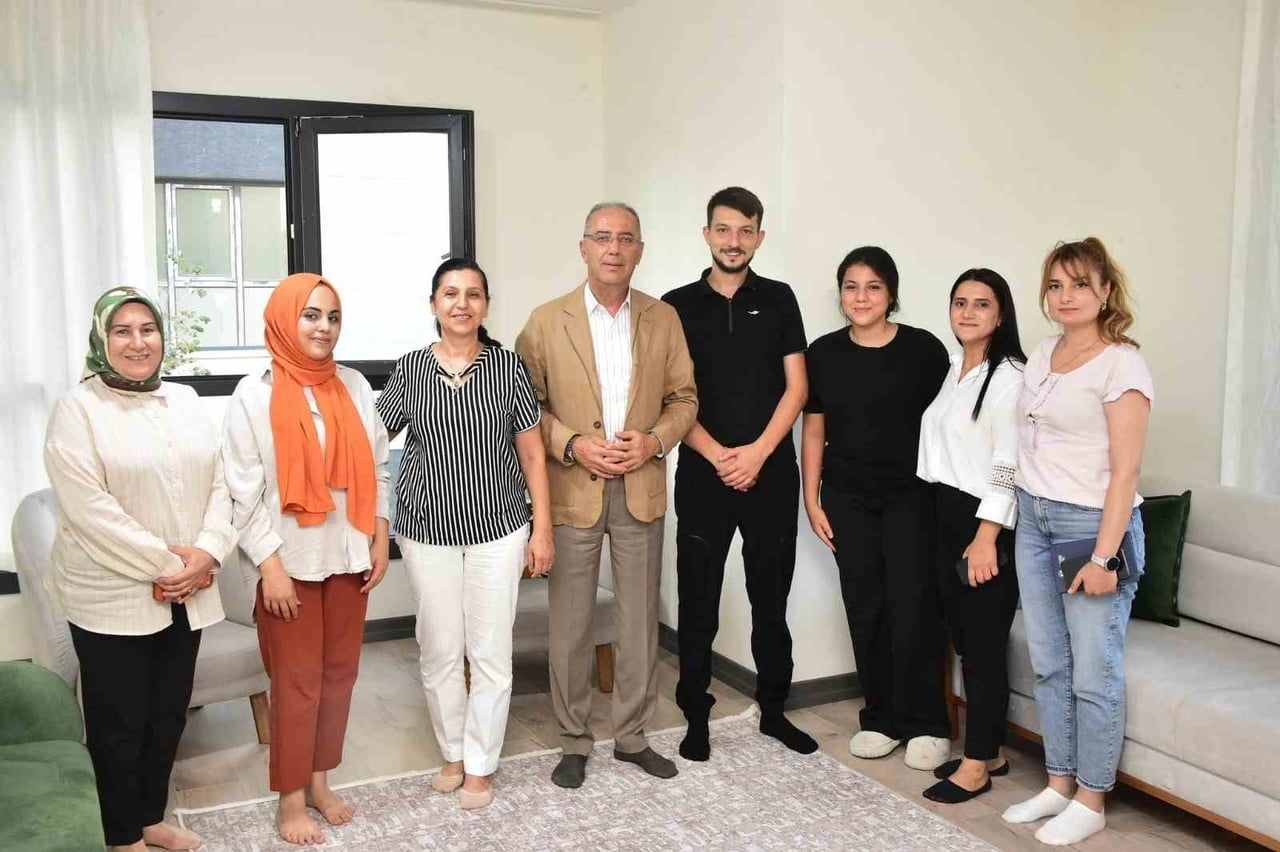ANTAKYA BELEDİYE BAŞKANI İBRAHİM NACİ YAPAR’IN 75. YIL BULVARI’NDA EVLERİNE KAVUŞAN AİLELERE...