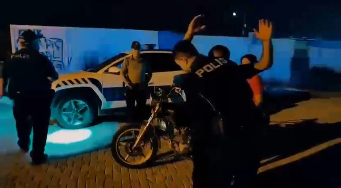 ANTAKYA’DA GERÇEKLEŞTİRİLEN ASAYİŞ UYGULAMASINDAN GÖRÜNTÜ.