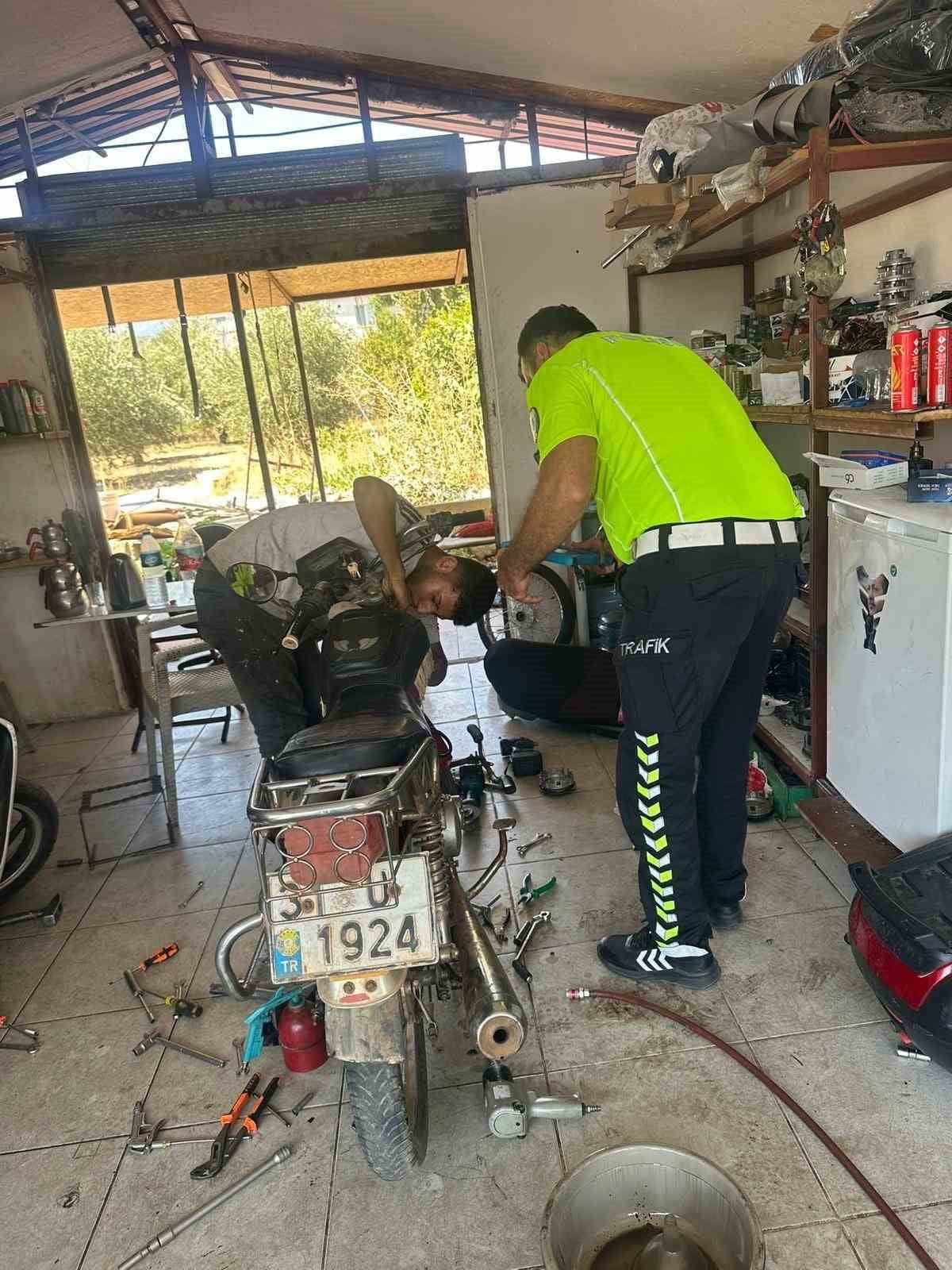 ANTAKYA’DA MOTOSİKLET TAMİRCİLERİ VE YEDEK PARÇA SATAN İŞ YERLERİNE YÖNELİK GERÇEKLEŞTİRİLEN...