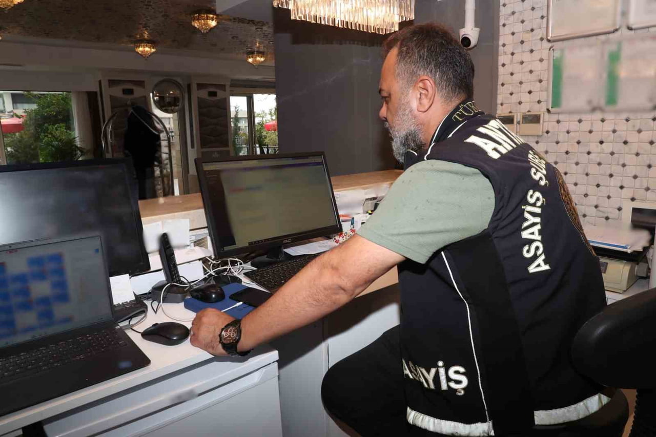 ANTALYA'DA SON İKİ HAFTADA GÜNÜBİRLİK KONAKLAMA YERLERİ VE ARAÇ KİRALAMA FİRMALARINA YÖNELİK...