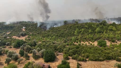 Antalya'da yangının 21. saatinde vatandaşın tedirgin bekleyişi sürüyor