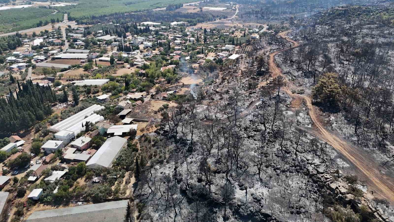 ANTALYA'NIN AKSU İLÇESİNDE 7 EYLÜL'DE BAŞLAYAN ORMAN YANGINI, EKİPLERİN HAVADAN VE KARADAN 4 GÜN...