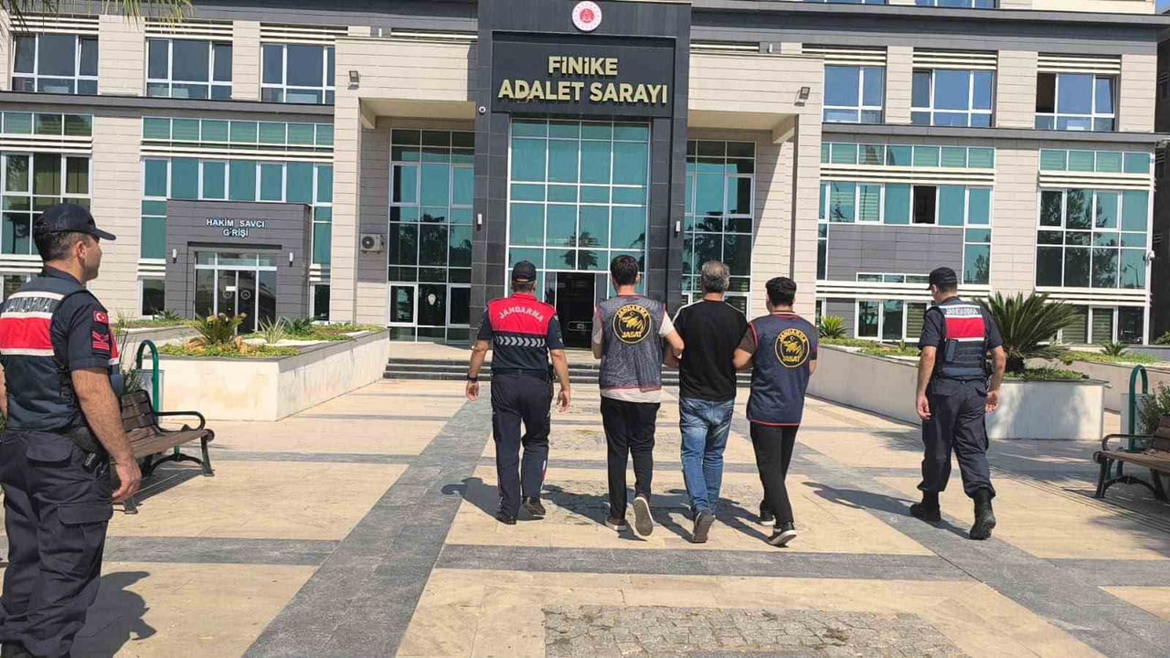 ANTALYA'NIN FİNİKE İLÇESİNDE, "BİNA İÇERİSİNDEKİ MUHAFAZA ALTINA ALINMIŞ EŞYA HAKKINDA HIRSIZLIK"...
