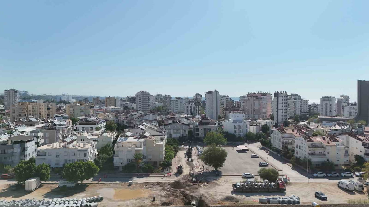 ANTALYA BÜYÜKŞEHİR BELEDİYESİ ASAT GENEL MÜDÜRLÜĞÜ, KENT GENELİNDE YOĞUN YAĞIŞLARDA YAŞANAN SU...