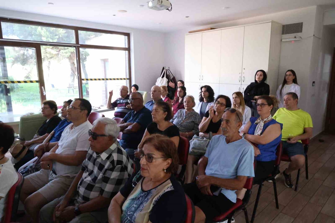 ANTALYA BÜYÜKŞEHİR BELEDİYESİ BÜNYESİNDE ALZHEİMER HASTALARI VE YAKINLARINA HİZMET VEREN MAVİ...