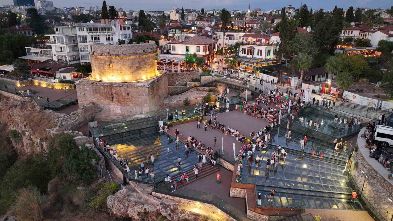 ANTALYA BÜYÜKŞEHİR BELEDİYESİ İSMAİL BAHA SÜRELSAN KONSERVATUVARI TARAFINDAN DÜZENLENEN GÜN BATIMI...