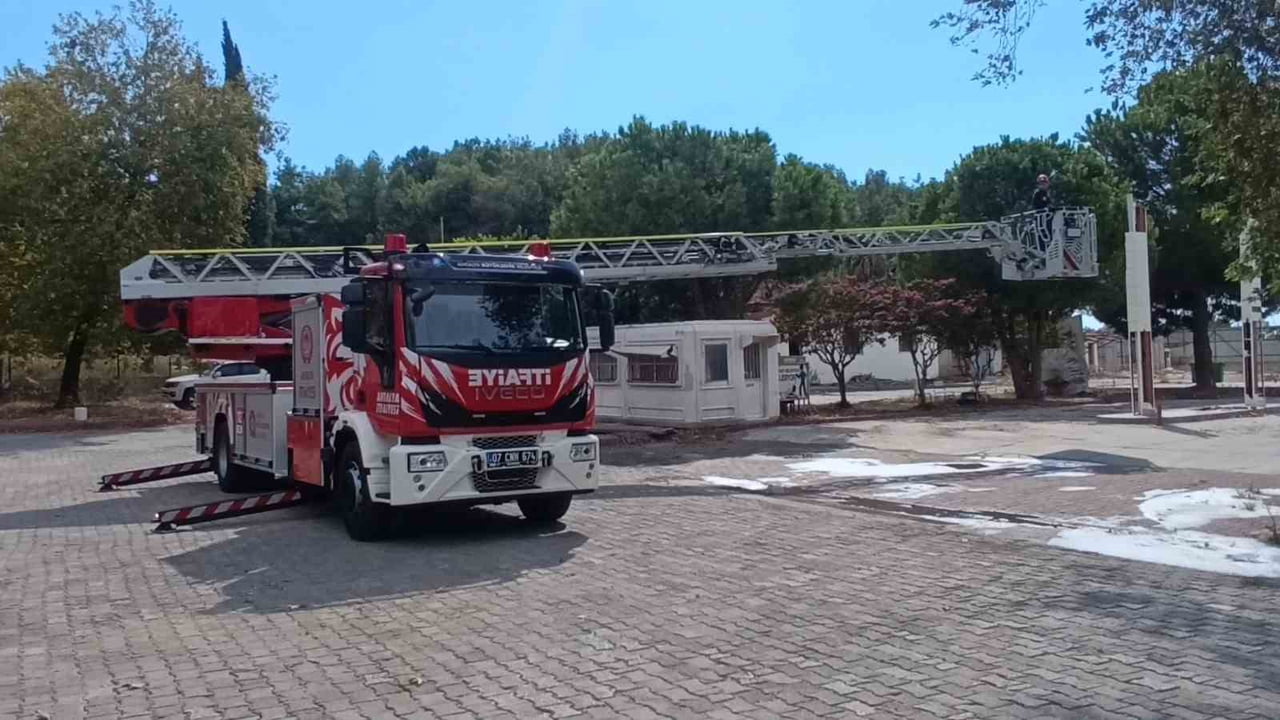ANTALYA BÜYÜKŞEHİR BELEDİYESİ İTFAİYESİ İÇİN ALINAN SON TEKNOLOJİ VE TAM DONANIMLI 24 YENİ ARAÇTAN...
