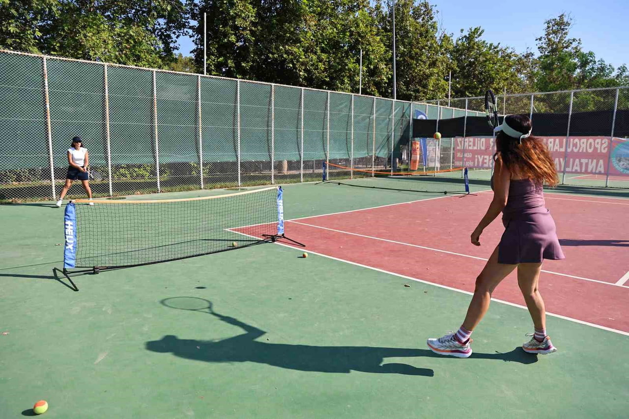 ANTALYA BÜYÜKŞEHİR BELEDİYESİ, SPORU HER YAŞTAN VATANDAŞ İÇİN ERİŞİLEBİLİR HALE GETİRMEK AMACIYLA...