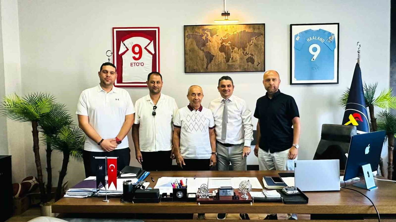 ANTALYA’DA, 77 YAŞINDA TRİATLONA DEVAM EDEN VE YAŞAM BOYU SPORU SAVUNAN ‘DEMİR ADAM’ LAKAPLI ALİ...