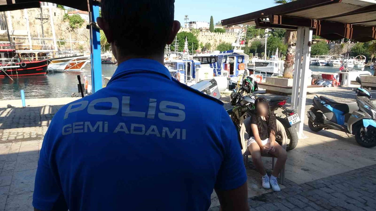 ANTALYA’DA YÜZMEK İÇİN DENİZE GİREN VE KARAYA DÖNEMEYEREK AÇIKTA MAHSUR KALAN 14 YAŞINDAKİ Z.D....