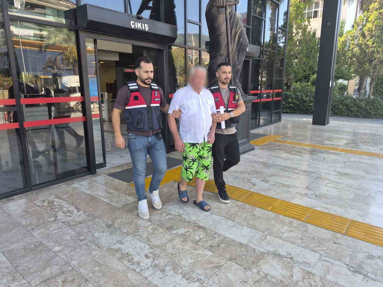 ANTALYA’NIN ALANYA İLÇESİNDE TATİL YAPTIĞI 5 YILDIZLI OTELDE KADIN PERSONELE CİNSEL TACİZDE...