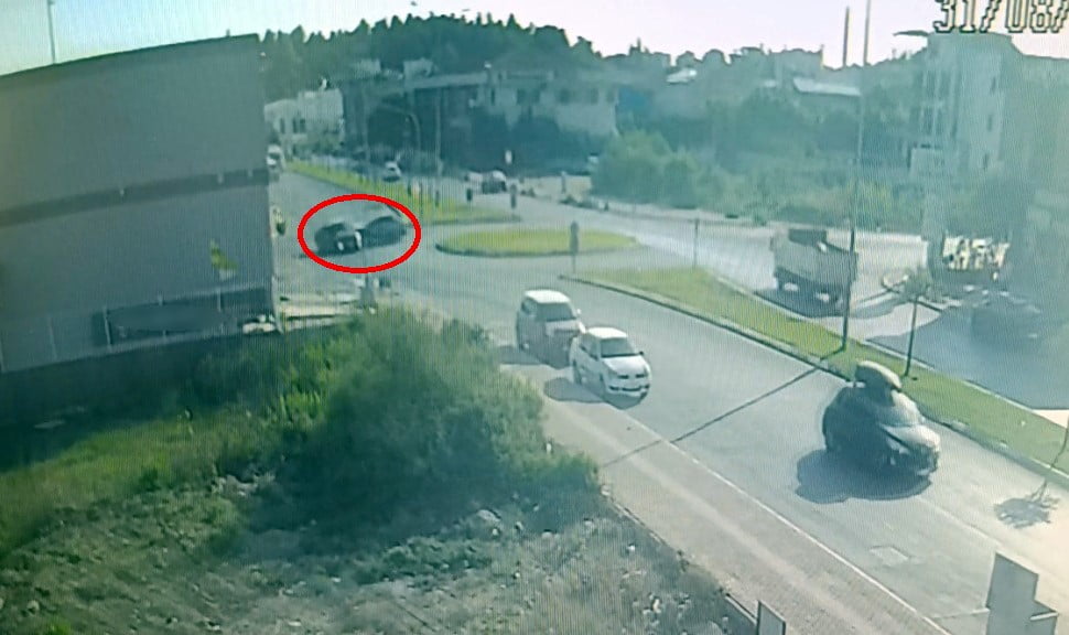 ANTALYA’NIN MANAVGAT İLÇESİNDE İKİ OTOMOBİLİN ÇARPIŞMASI SONUCU MEYDANA GELEN TRAFİK KAZASINDA...