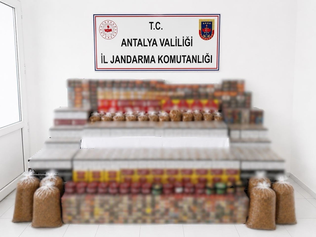 ANTALYA’NIN MANAVGAT İLÇESİNDE JANDARMA EKİPLERİ TARAFINDAN KAÇAK TÜTÜN VE TÜTÜN MAMULLERİNİN...