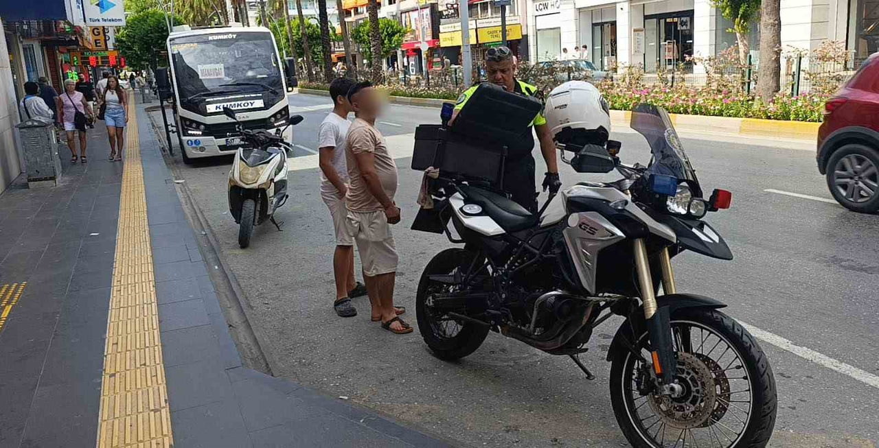 ANTALYA’NIN MANAVGAT İLÇESİNDE MOTORLU BİSİKLETİN SÜRÜCÜSÜNE TESCİLİ OLMASINA RAĞMEN PLAKASI...