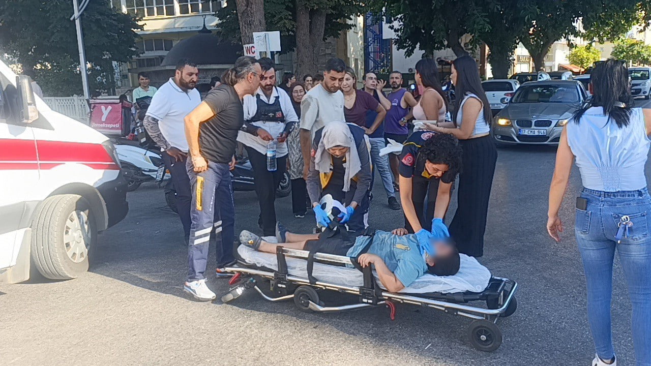 ANTALYA’NIN MANAVGAT İLÇESİNDE MOTOSİKLET İLE OTOMOBİLİN ÇARPIŞMASI SONUCU MEYDANA GELEN TRAFİK...