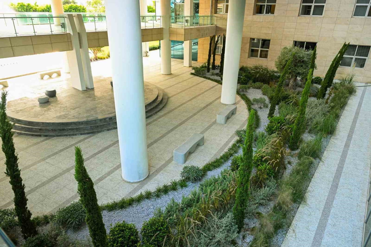 ANTALYA TİCARET VE SANAYİ ODASI’NIN (ATSO) HİZMET BİNASI BAHÇESİNDE HAYATA GEÇİRDİĞİ KURAKÇIL...