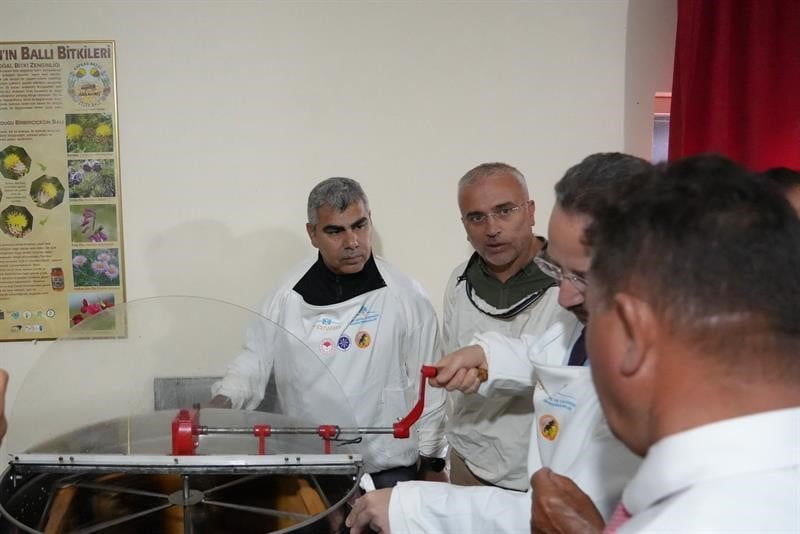 ARDAHAN'DA ÜRETİCİLERE ARICILIK, HAYVANCILIK VE ÇKS BİLGİLENDİRMESİ. (OLGUN...