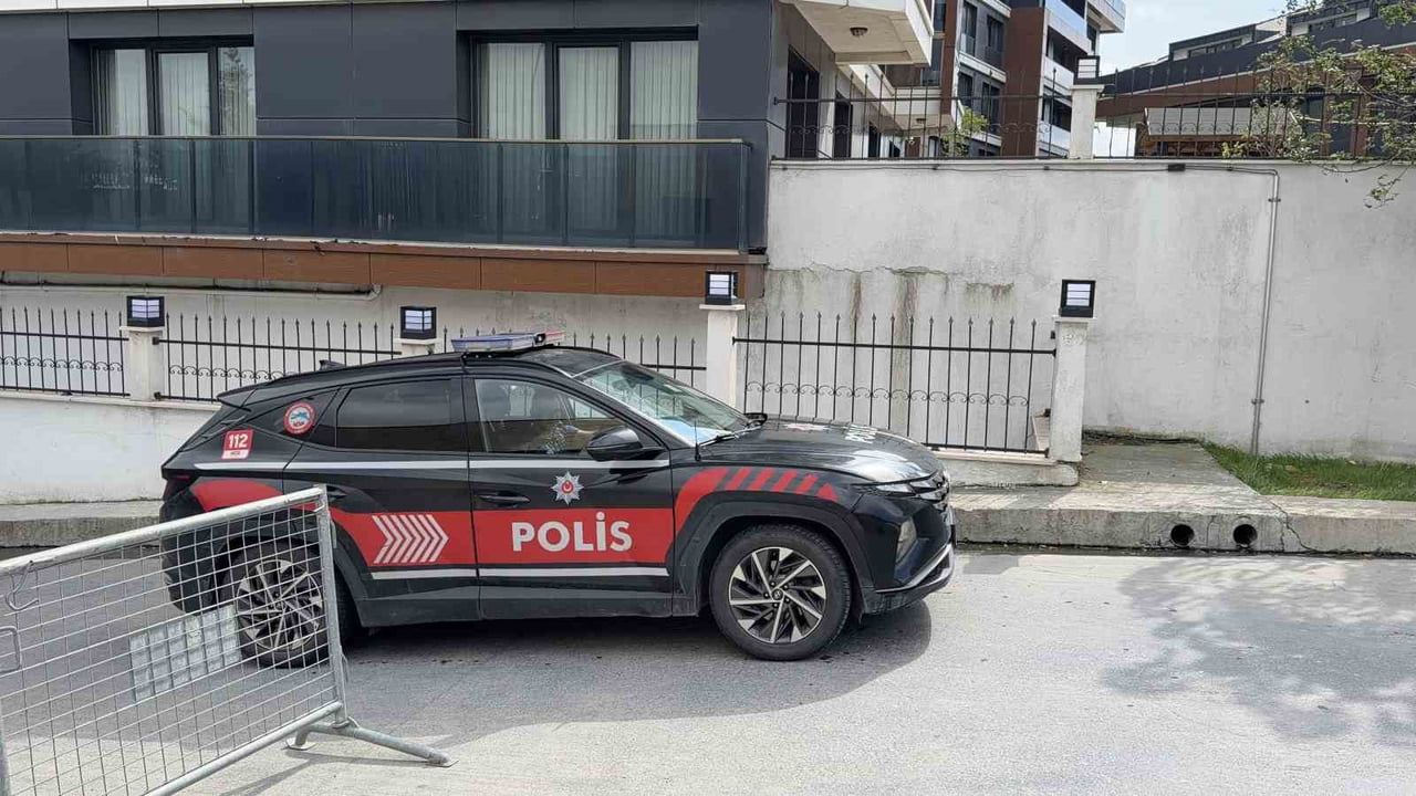 ARNAVUTKÖY’DE GECE SAATLERİNDE ANNESİYLE TARTIŞTIKTAN SONRA ÖFKELENEN BUSE NUR Y., ELİNE ALDIĞI...