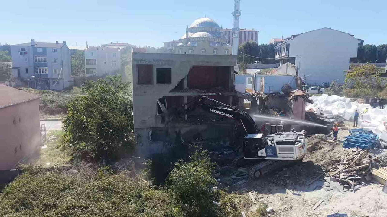 ARNAVUTKÖY’DE KENTSEL YENİLEME ÇALIŞMALARI SAHADAKİ UYGULAMALARLA HIZ KAZANDI. BELEDİYE İŞTİRAK...