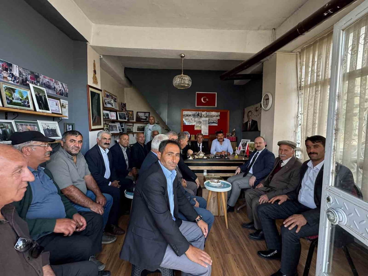 ARPAÇAY’DA KAYMAKAM GÜVENÇ VE BAŞKAN ELMA’DAN MUHTARLARA ZİYARET(KARS-İHA)