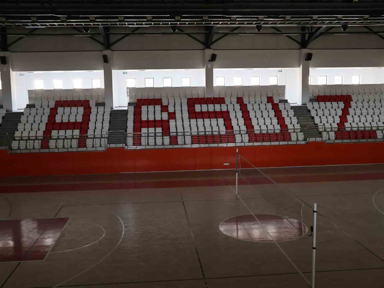 ARSUZ KAYMAKAMI FATİH EROĞLU, GÜLCİHAN MAHALLESİ’NDE YAPIMI DEVAM EDEN KAPALI SPOR SALONU’NDA...