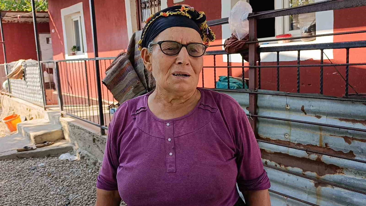ARZU BOZKURT, ŞEBEKE SUYU İLE EVİNİ YANMAKTAN KURTARDI.