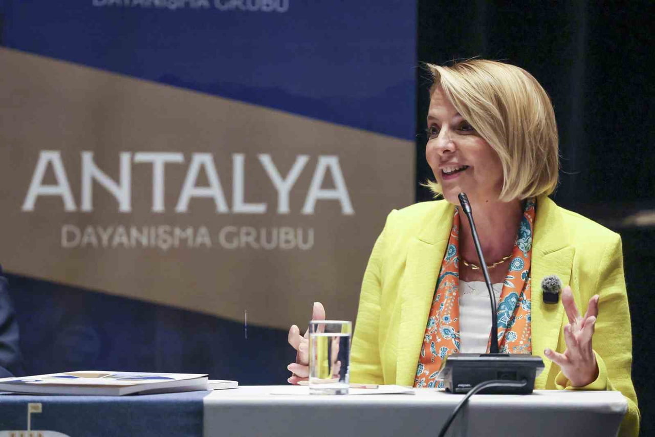 ATSO BAŞKAN ADAYI HATİCE ÖZ, KONUŞMA YAPTI.