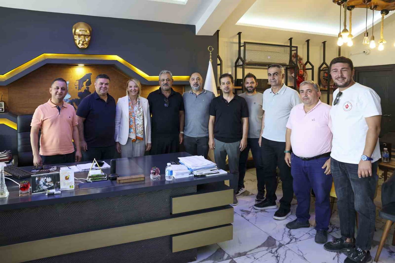 ATSO BAŞKAN ADAYI HATİCE ÖZ, SEÇİM ÇALIŞMALARI KAPSAMINDA ANTALYA TOPTANCI HALİ'Nİ ZİYARET...