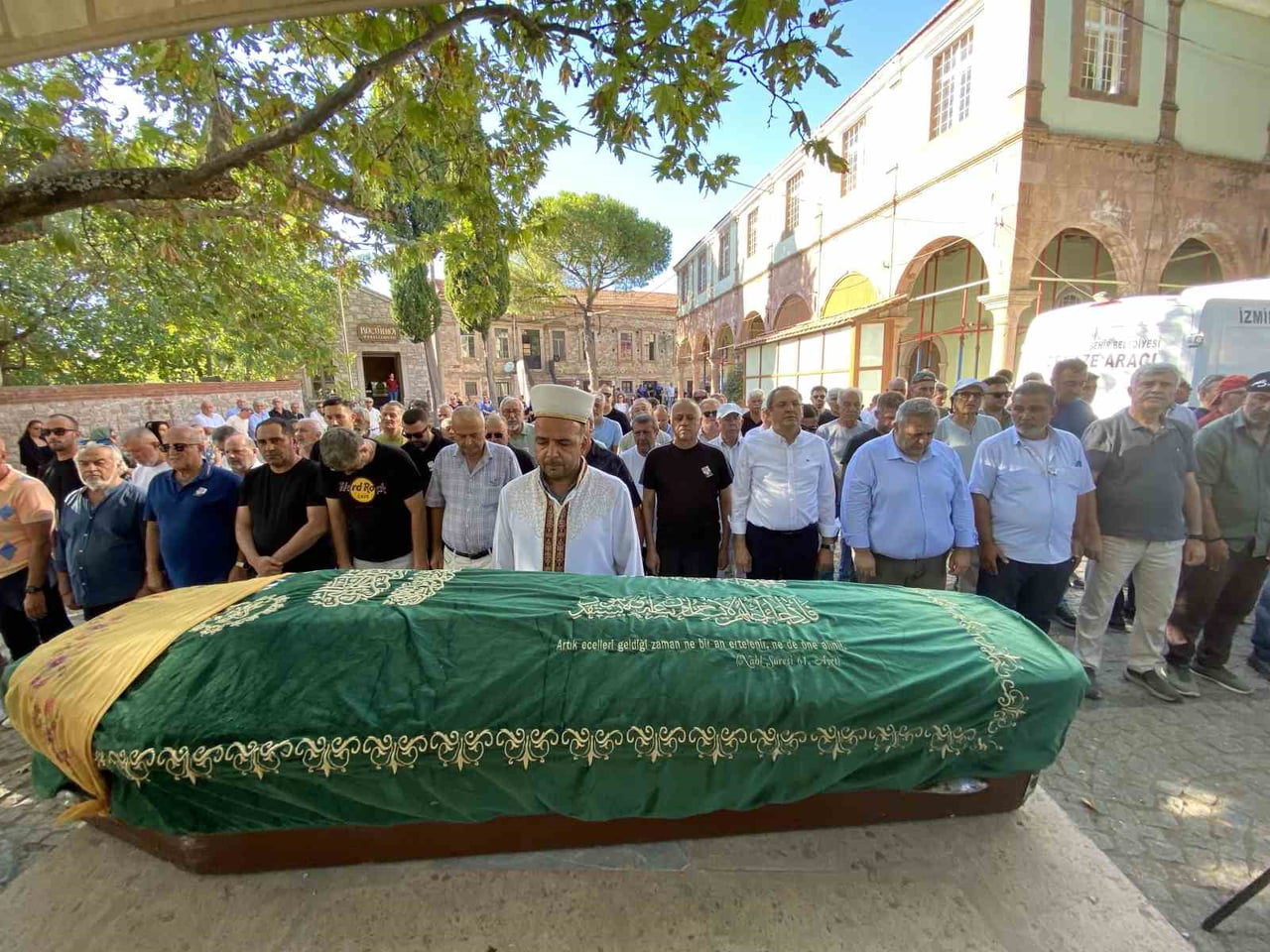 AVUKAT GÜNAY BENLİ, 95 YAŞINDAKİ ANNESİ MÜNEVVER BENLİ’Yİ SON YOLCULUĞUNA UĞURLADI