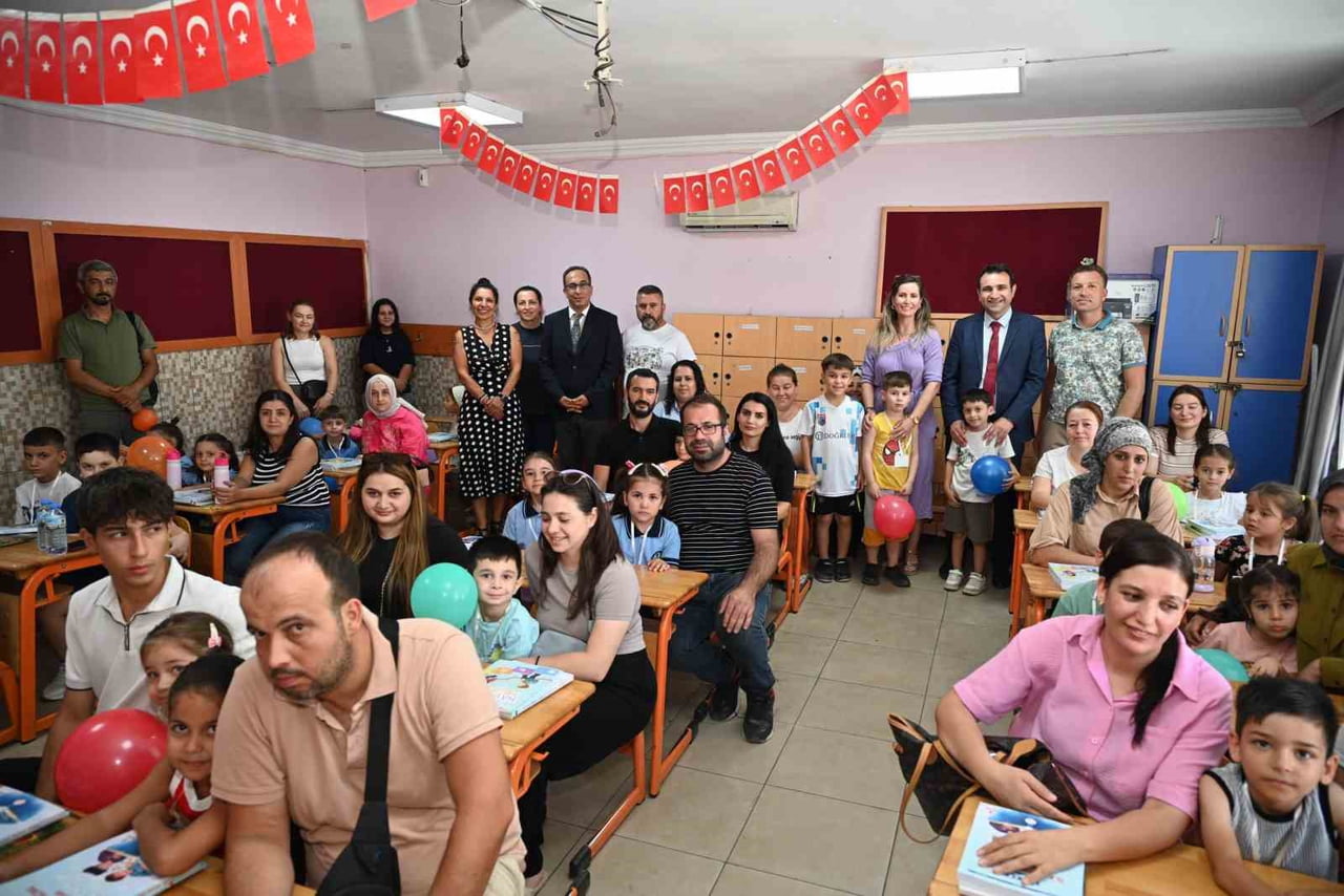 AYDIN'DA OKULA UYUM HAFTASI KAPSAMINDA HALİDE HATUN İLKOKULU'NU ZİYARET EDEN İL MİLLİ EĞİTİM...