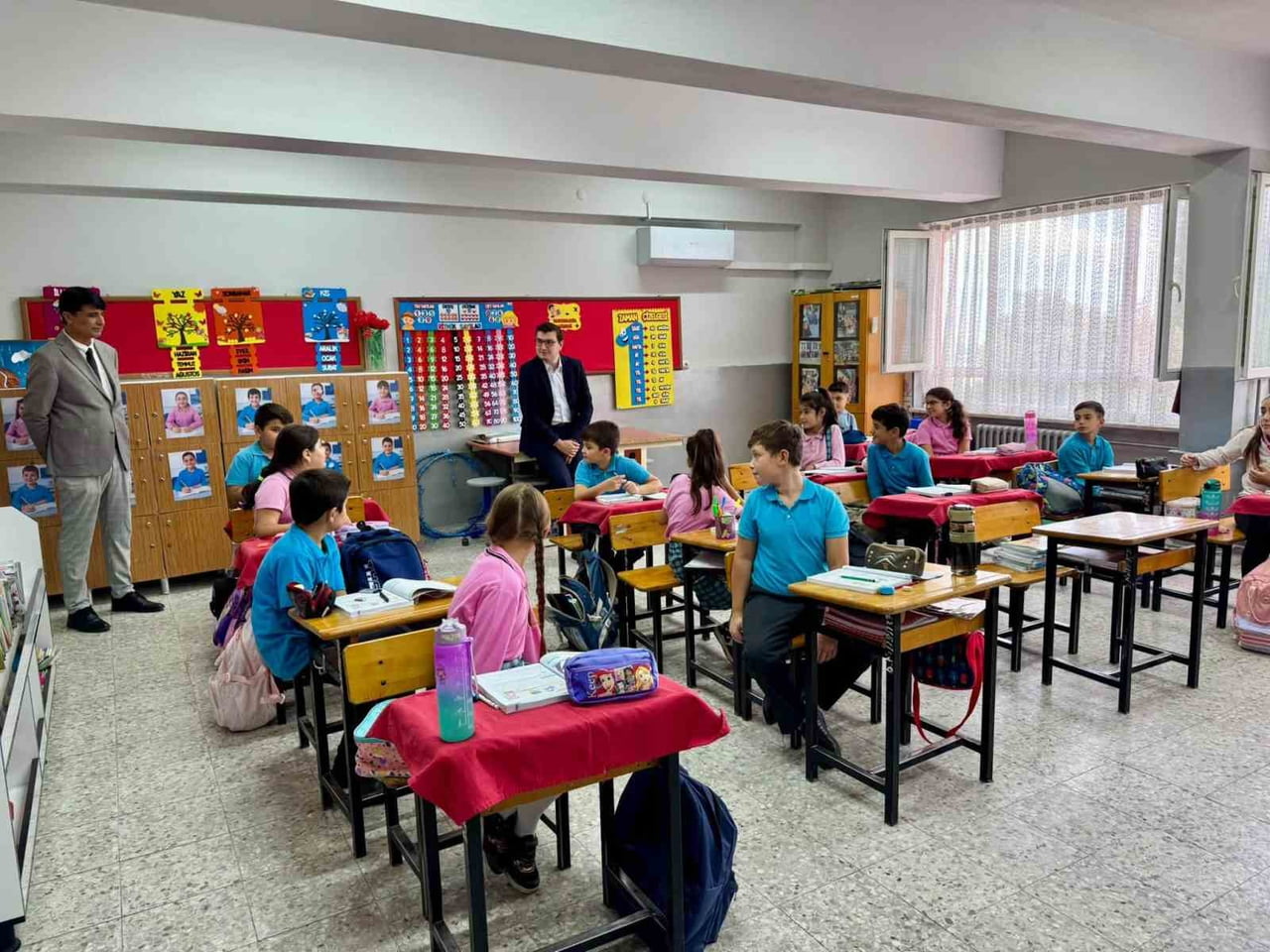 AYDIN'IN BOZDOĞAN İLÇESİNDE KAYMAKAM HÜSEYİN ŞAMİL SÖZEN, HAYDERE İLKOKULU VE ORTAOKULU'NU ZİYARET...