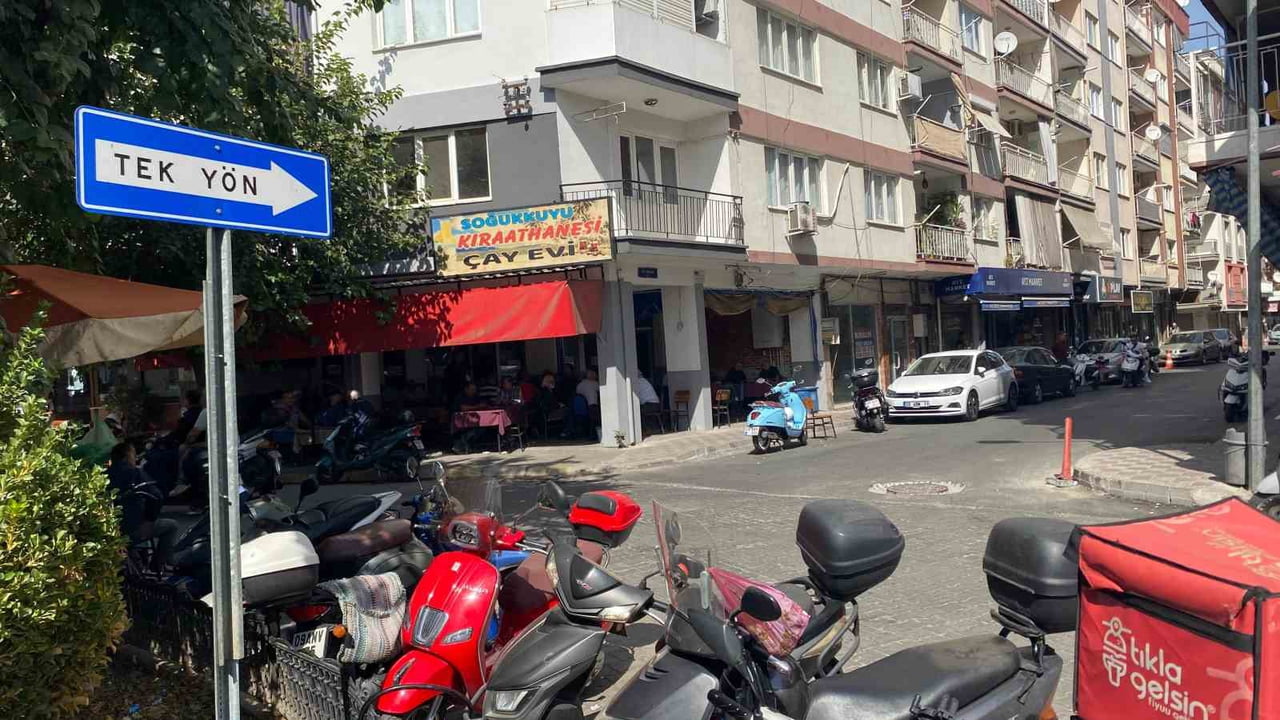 AYDIN'IN EFELER İLÇESİNDE YOL YENİLEME ÇALIŞMALARI KAPSAMINDA ASFALTLANAN ORTA MAHALLE 218...