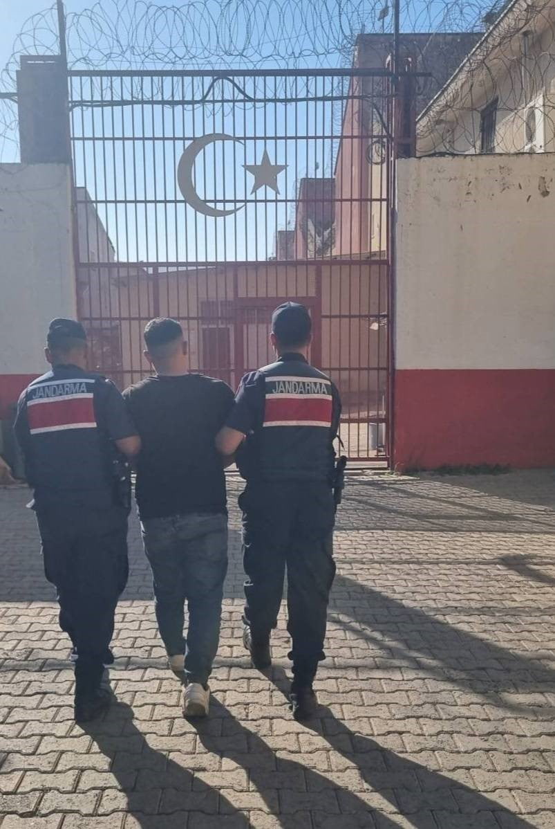 AYDIN'IN GERMENCİK İLÇESİNDE, HAKKINDA 13 YIL 11 AY 14 GÜN KESİNLEŞMİŞ HAPİS CEZASI BULUNAN...