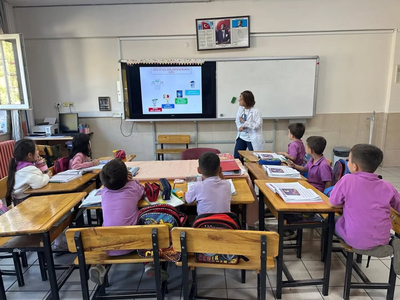 AYDIN'IN NAZİLLİ İLÇESİNDE İLKOKUL ÖĞRENCİLERİNE AĞIZ VE DİŞ SAĞLIĞININ ÖNEMİ İLE SAĞLIKLI...