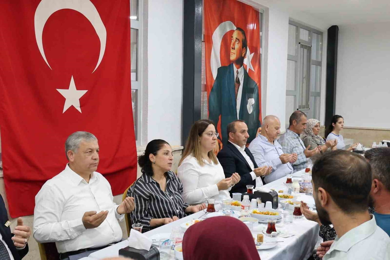 AYDIN’IN ÇİNE İLÇESİNDE 19 EYLÜL GAZİLER GÜNÜ DOLAYISIYLA YEMEK PROGRAMI DÜZENLENDİ. PROGRAMDA...
