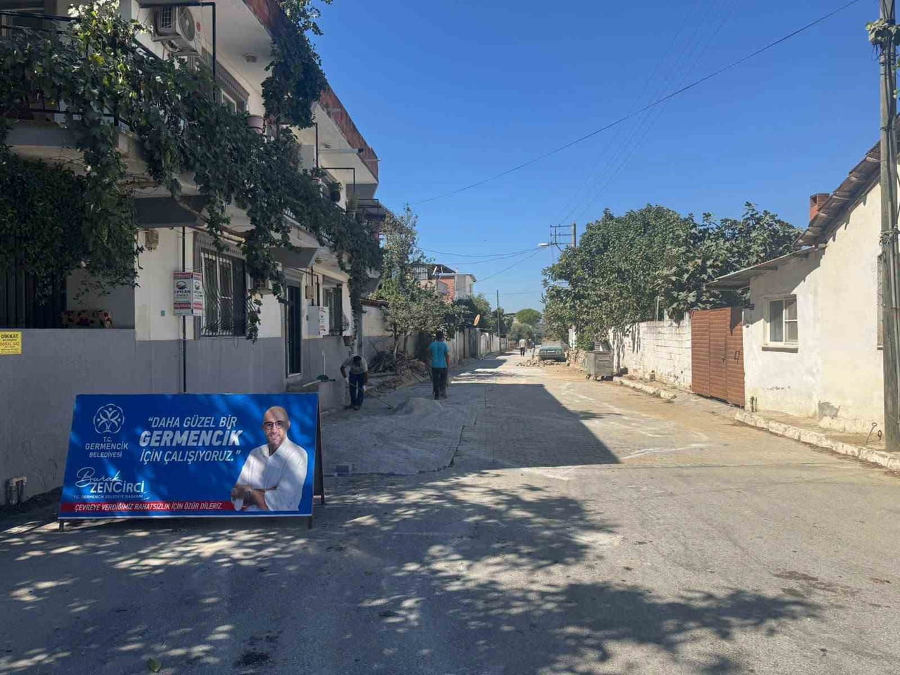 AYDIN’IN GERMENCİK İLÇESİNDE BELEDİYE EKİPLERİ TARAFINDAN FARKLI NOKTALARDA YÜRÜTÜLEN YOL, ASFALT...