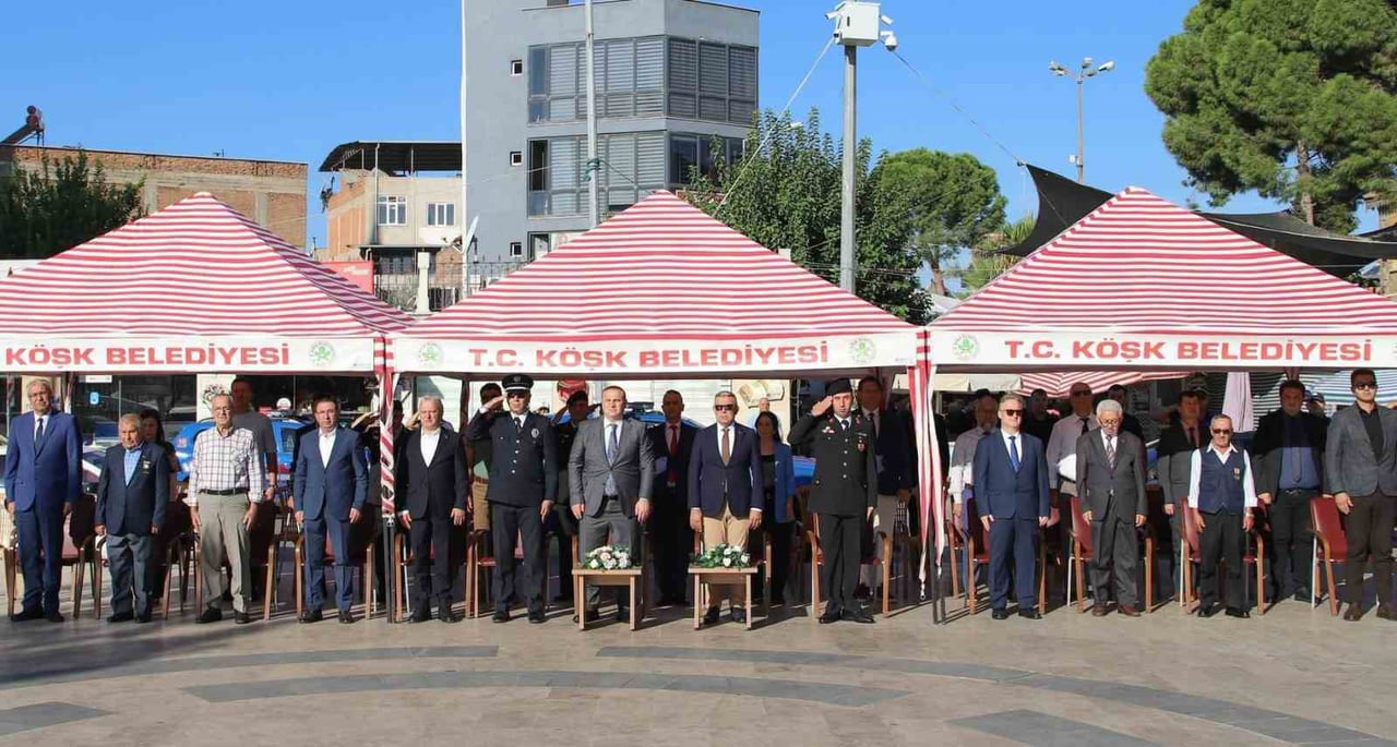 AYDIN’IN KÖŞK İLÇESİNDE 19 EYLÜL GAZİLER GÜNÜ DOLAYISIYLA TÖREN DÜZENLENİRKEN, İLÇE PROTOKOLÜ...
